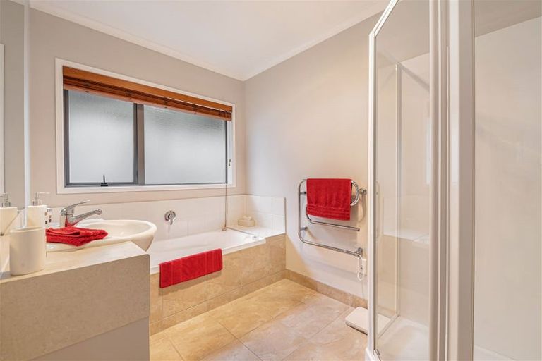 Photo of property in 3 Springtide Place, Red Beach, 0932