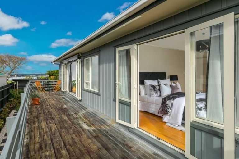 Photo of property in 48 Waimumu Road, Massey, Auckland, 0614
