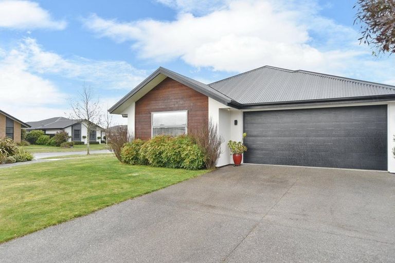 Photo of property in 32 Te Whenu Crescent, Marshland, Christchurch, 8083