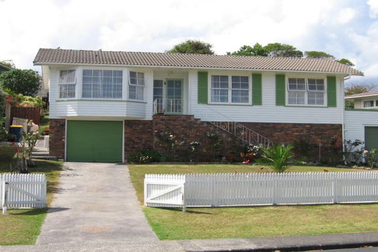 Photo of property in 64 La Rosa Street, Green Bay, Auckland, 0604