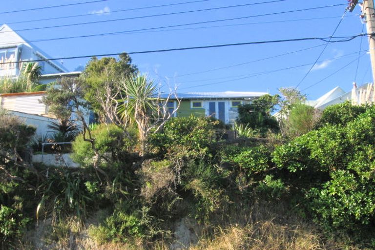 Photo of property in 170 Nevay Road, Karaka Bays, Wellington, 6022