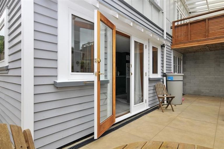 Photo of property in 51 Eden Street, Island Bay, Wellington, 6023