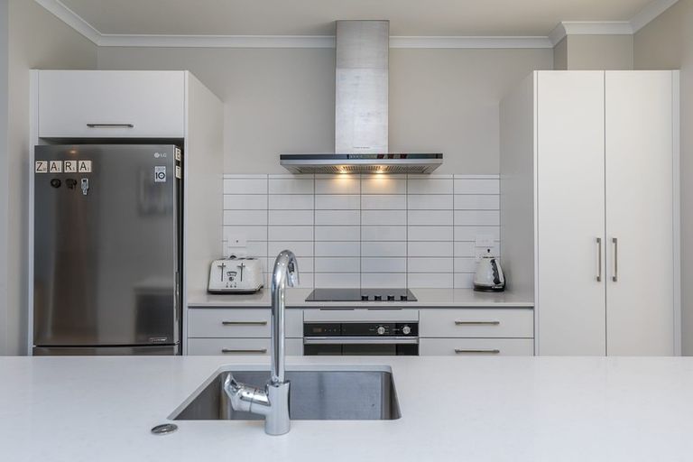 Photo of property in 14 Manutewhau Road, Massey, Auckland, 0614