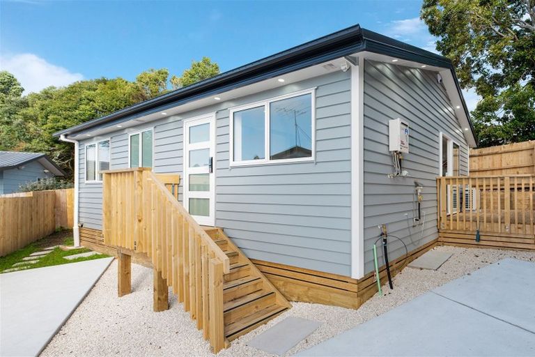 Photo of property in 18a Kearney Place, Massey, Auckland, 0614