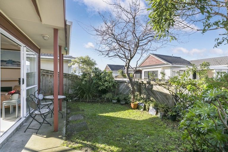 Photo of property in 6 Macalister Place, Miramar, Wellington, 6022