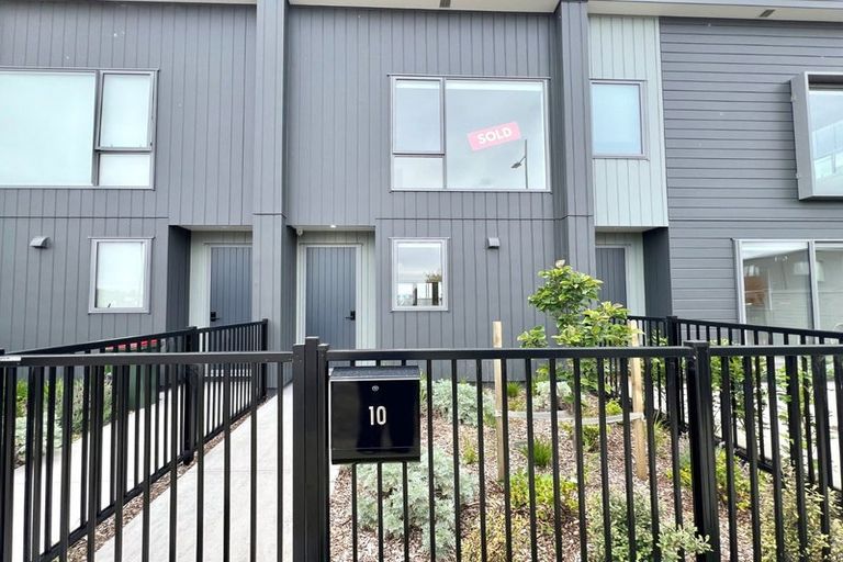 Photo of property in 10 Park Green Avenue, Rosehill, 2113