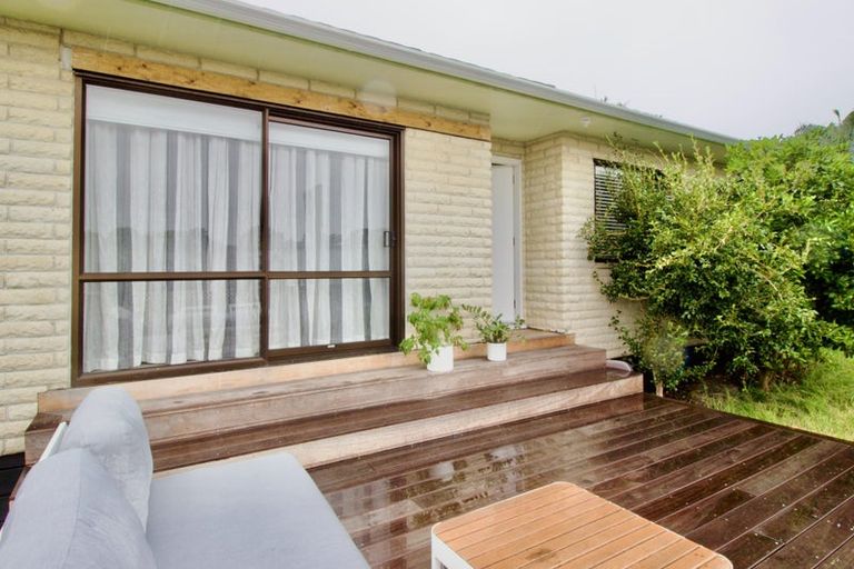 Photo of property in 2a Taipari Road, Te Atatu Peninsula, Auckland, 0610