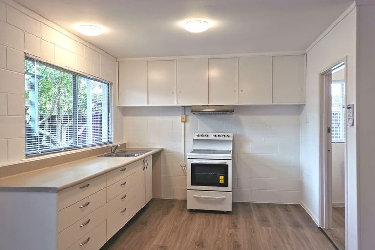 Photo of property in 21 Rosewarne Crescent, Glendene, Auckland, 0602
