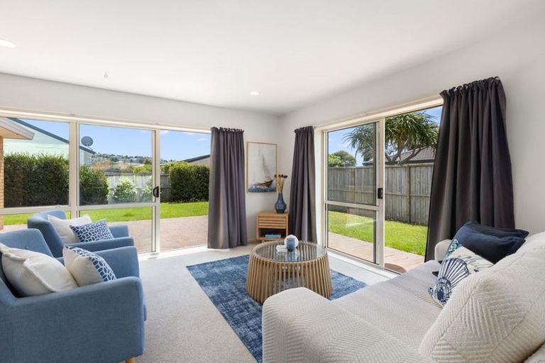 Photo of property in 88 Lakeside Drive, Orewa, 0931