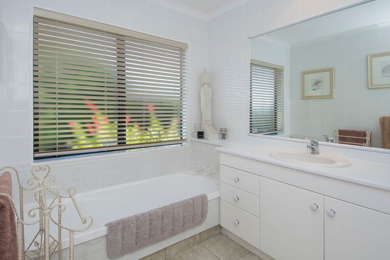 Photo of property in 1 Kochia Avenue, Pyes Pa, Tauranga, 3112