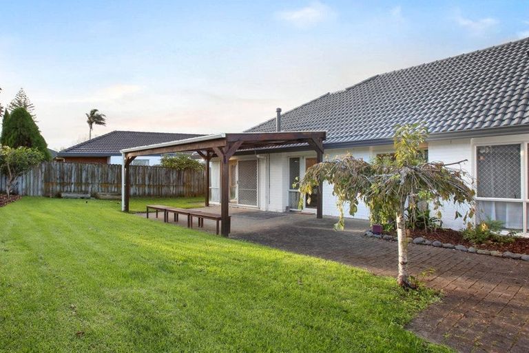 Photo of property in 8 Yarlside Place, Northpark, Auckland, 2013