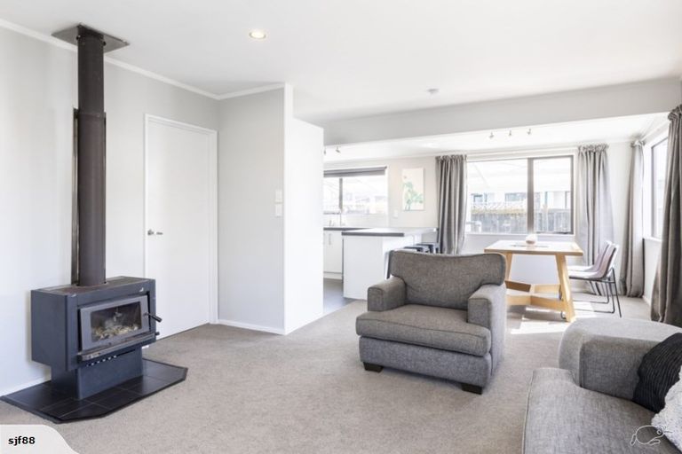 Photo of property in 6a Perrin Place, Kelvin Grove, Palmerston North, 4414
