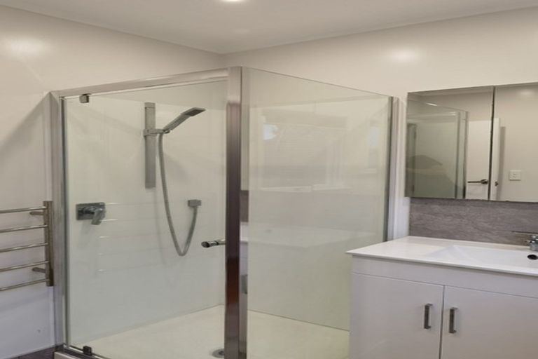 Photo of property in 26 Eskdale Road, Birkdale, Auckland, 0626