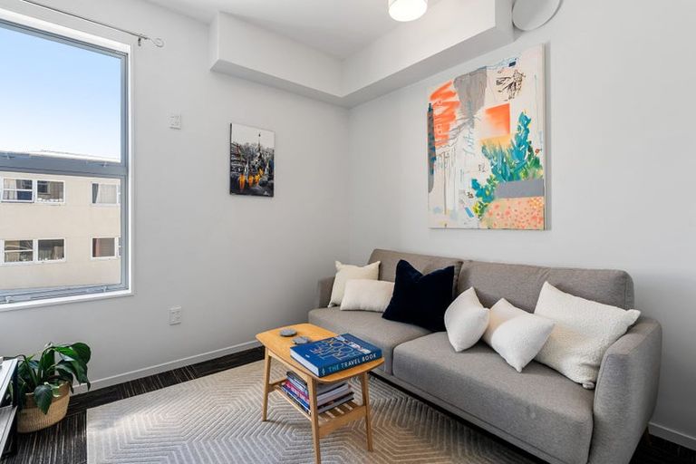 Photo of property in 33 Karo Drive, Te Aro, Wellington, 6011