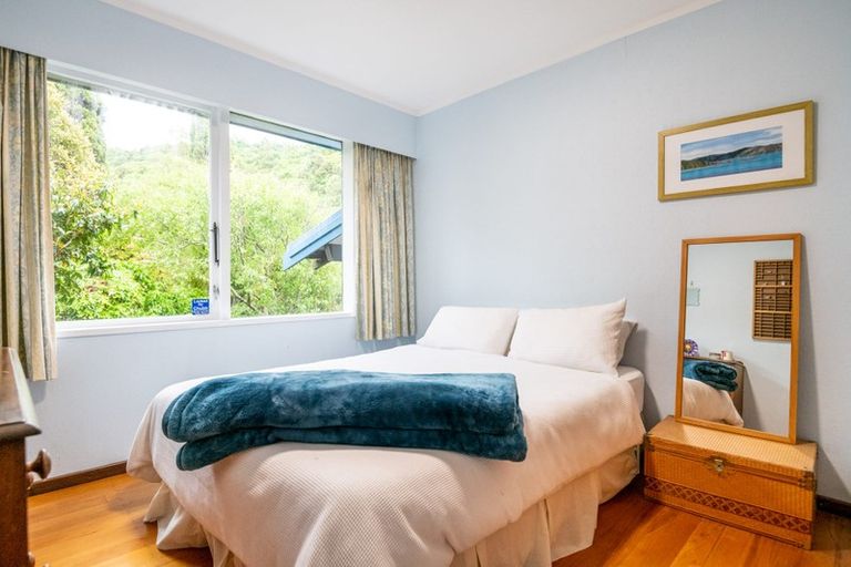 Photo of property in 72 Churton Drive, Churton Park, Wellington, 6037