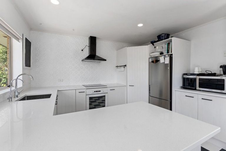 Photo of property in 5a Hemi Street, Waikanae, 5036