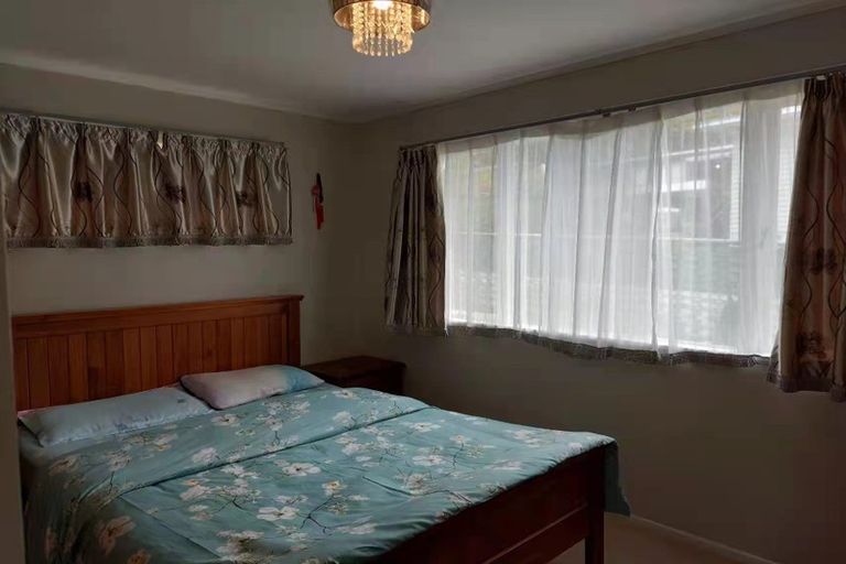 Photo of property in 15 Beverly Place, New Lynn, Auckland, 0600