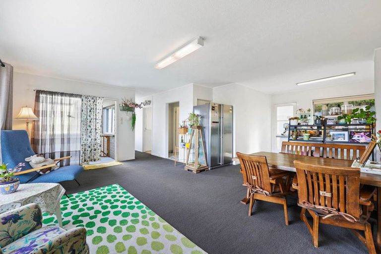 Photo of property in 1/66 Cockayne Crescent, Sunnynook, Auckland, 0620