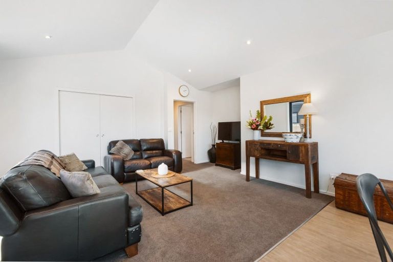 Photo of property in 4 Matakanui Lane, Wanaka, 9305