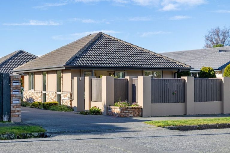 Photo of property in 21 Taupata Street, Redcliffs, Christchurch, 8081