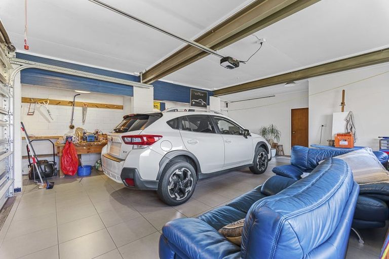 Photo of property in 10 Ridge Lane, New Plymouth, 4310