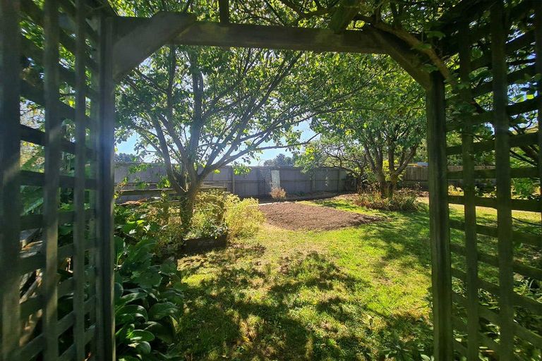 Photo of property in 6 Azalea Close, Templeton, Christchurch, 8042