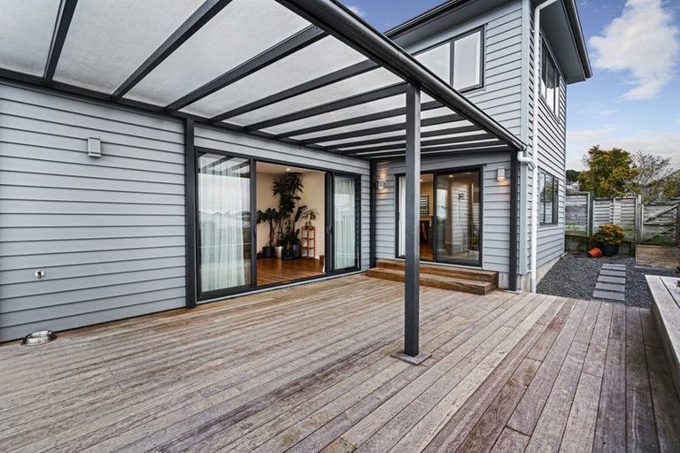 Photo of property in 11 Matisse Drive, West Harbour, Auckland, 0618