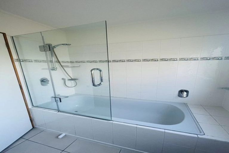 Photo of property in 1/85 Ocean View Road, Hillcrest, Auckland, 0627