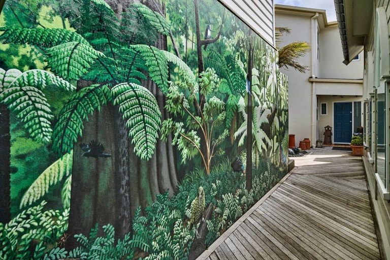 Photo of property in 76 The Crescent, Roseneath, Wellington, 6011