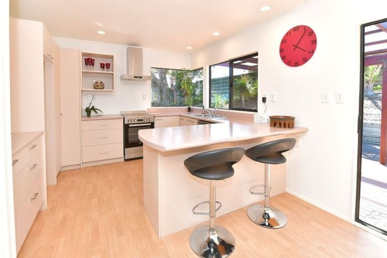 Photo of property in 20 John Road, Stanmore Bay, Whangaparaoa, 0932