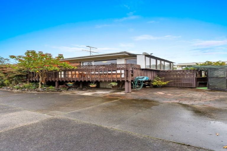 Photo of property in 2/1 Lingfield Street, Glenfield, Auckland, 0629