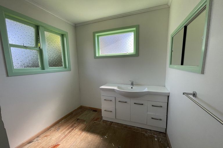 Photo of property in 305 Don Buck Road, Massey, Auckland, 0614