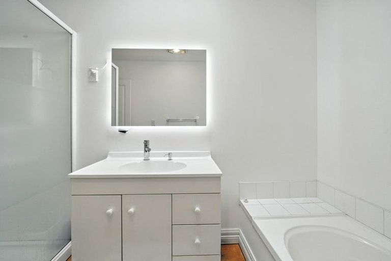 Photo of property in 43 Parade Court, Addington, Christchurch, 8024