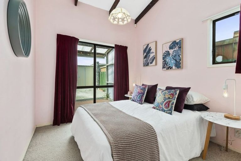 Photo of property in 84a Endeavour Street, Lyall Bay, Wellington, 6022