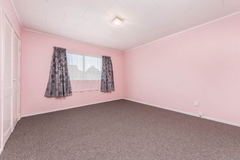 Photo of property in 25 Katrina Place, Massey, Auckland, 0614