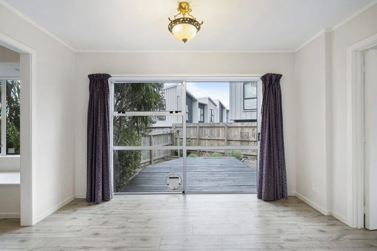 Photo of property in 2/5 Stanley Avenue, Milford, Auckland, 0620