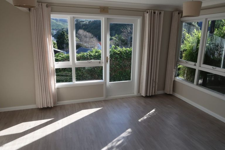 Photo of property in 10 Lucknow Terrace, Khandallah, Wellington, 6035