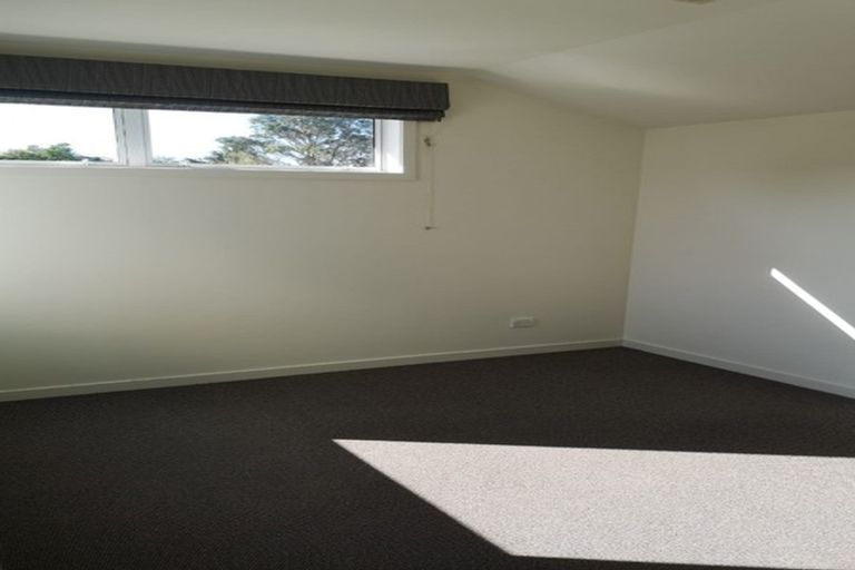 Photo of property in 11b Pinkerton Grove, Newlands, Wellington, 6037