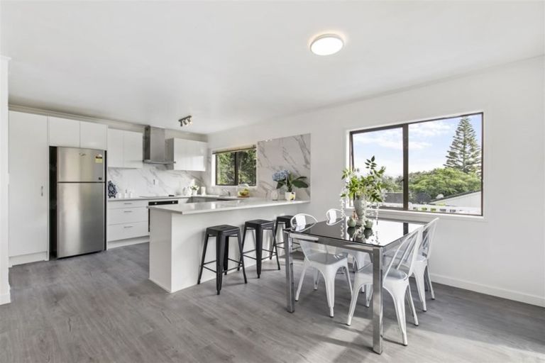 Photo of property in 65 Reynella Drive, Massey, Auckland, 0614