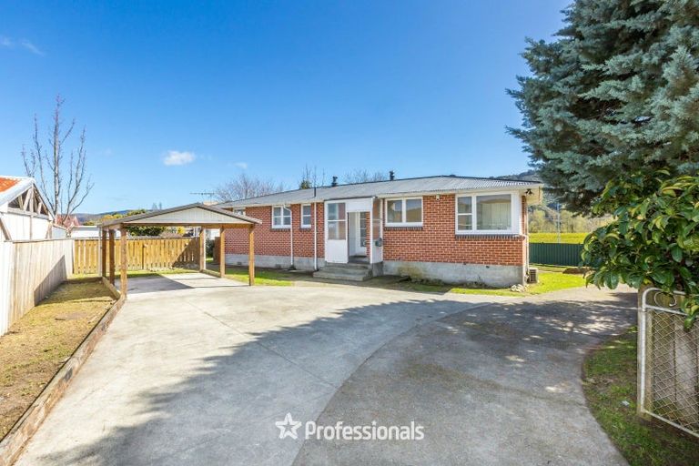 Photo of property in 17a Clouston Park Road, Clouston Park, Upper Hutt, 5018