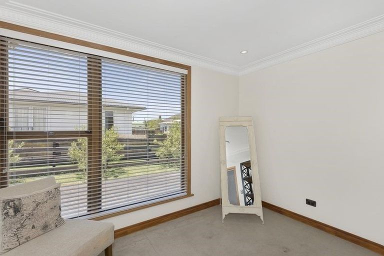 Photo of property in 118 Taikata Road, Te Atatu Peninsula, Auckland, 0610