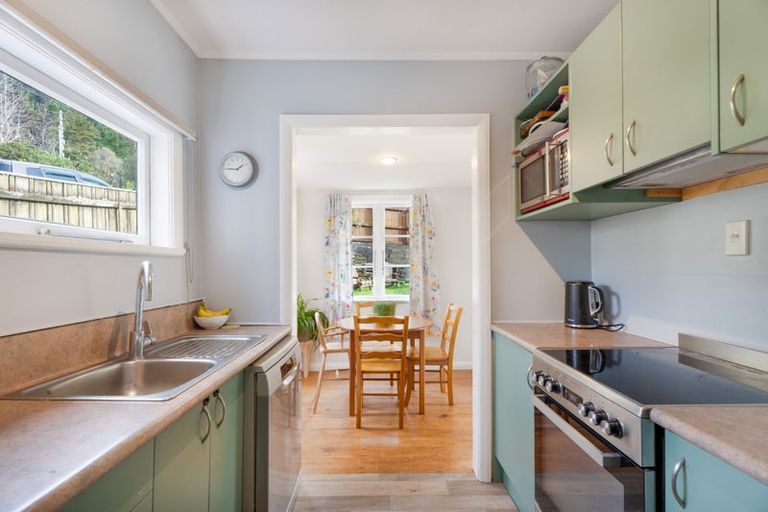 Photo of property in 35 Elmslie Road, Pinehaven, Upper Hutt, 5019