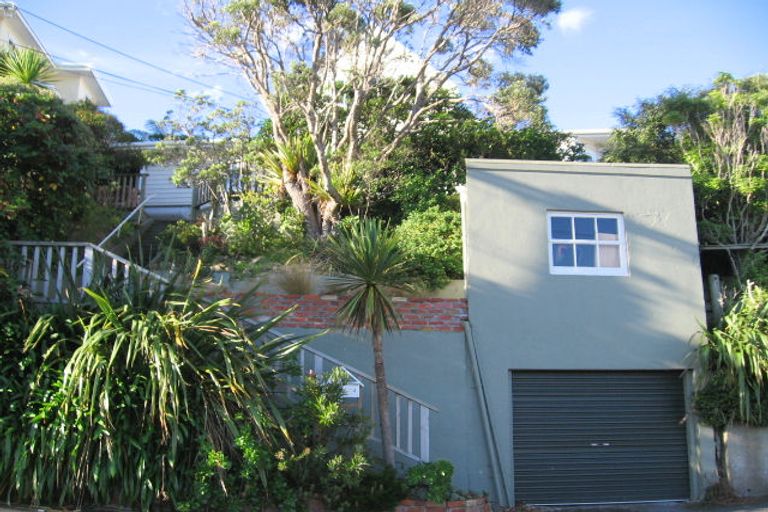 Photo of property in 164 Nevay Road, Karaka Bays, Wellington, 6022