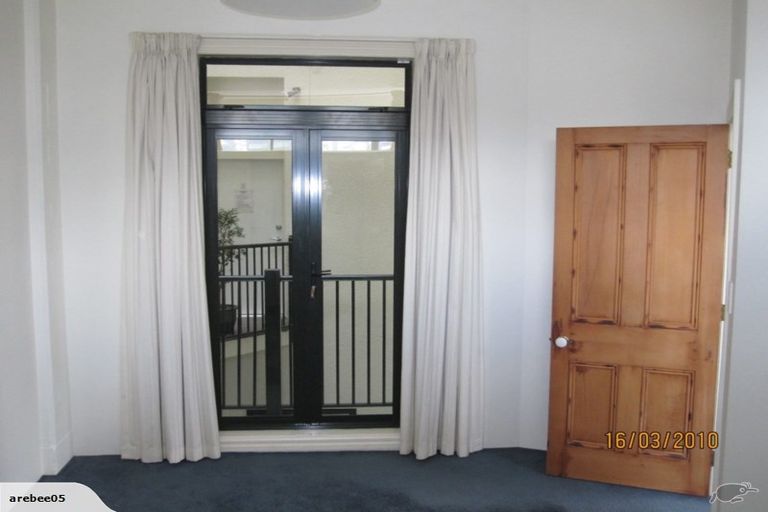 Photo of property in Endeavour Apartments, 13/125u Thorndon Quay, Pipitea, Wellington, 6011