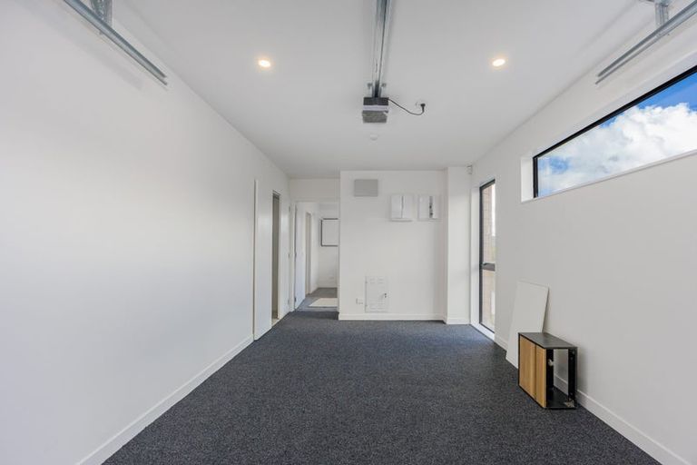 Photo of property in 19 Cedar Heights Avenue, Massey, Auckland, 0614