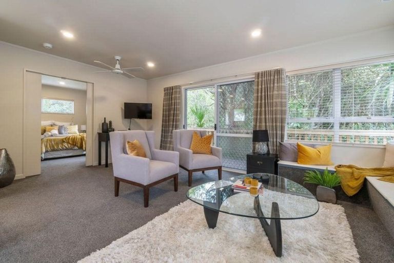 Photo of property in 60 Taipari Road, Te Atatu Peninsula, Auckland, 0610