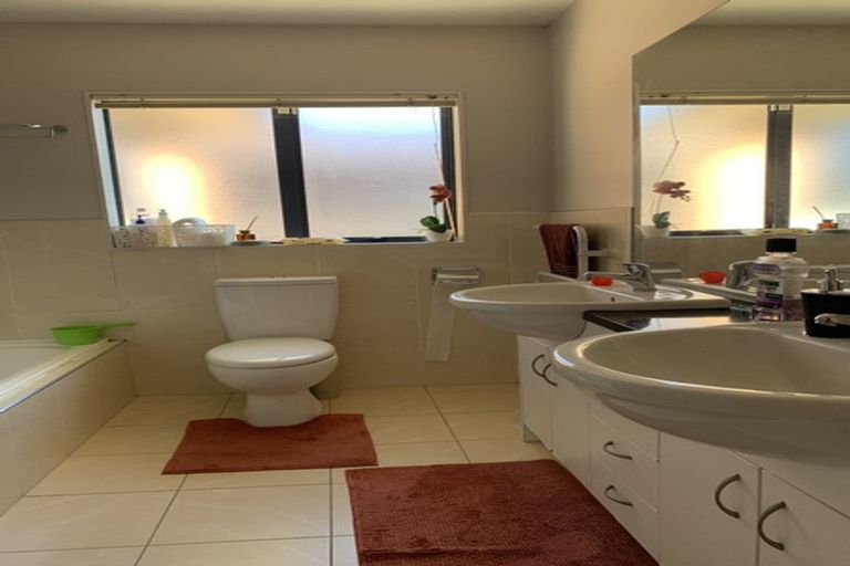 Photo of property in 28 Donegal Park Drive, Flat Bush, Auckland, 2019