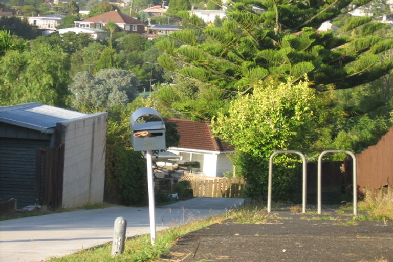 Photo of property in 2/18 Orton Street, Glenfield, Auckland, 0627