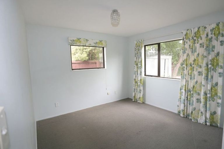Photo of property in 36 Pitcairn Crescent, Bryndwr, Christchurch, 8053