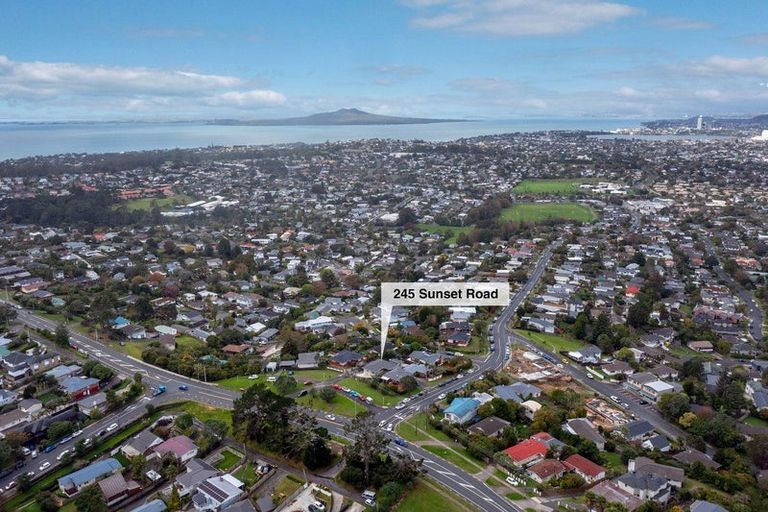 Photo of property in 245 Sunset Road, Sunnynook, Auckland, 0632